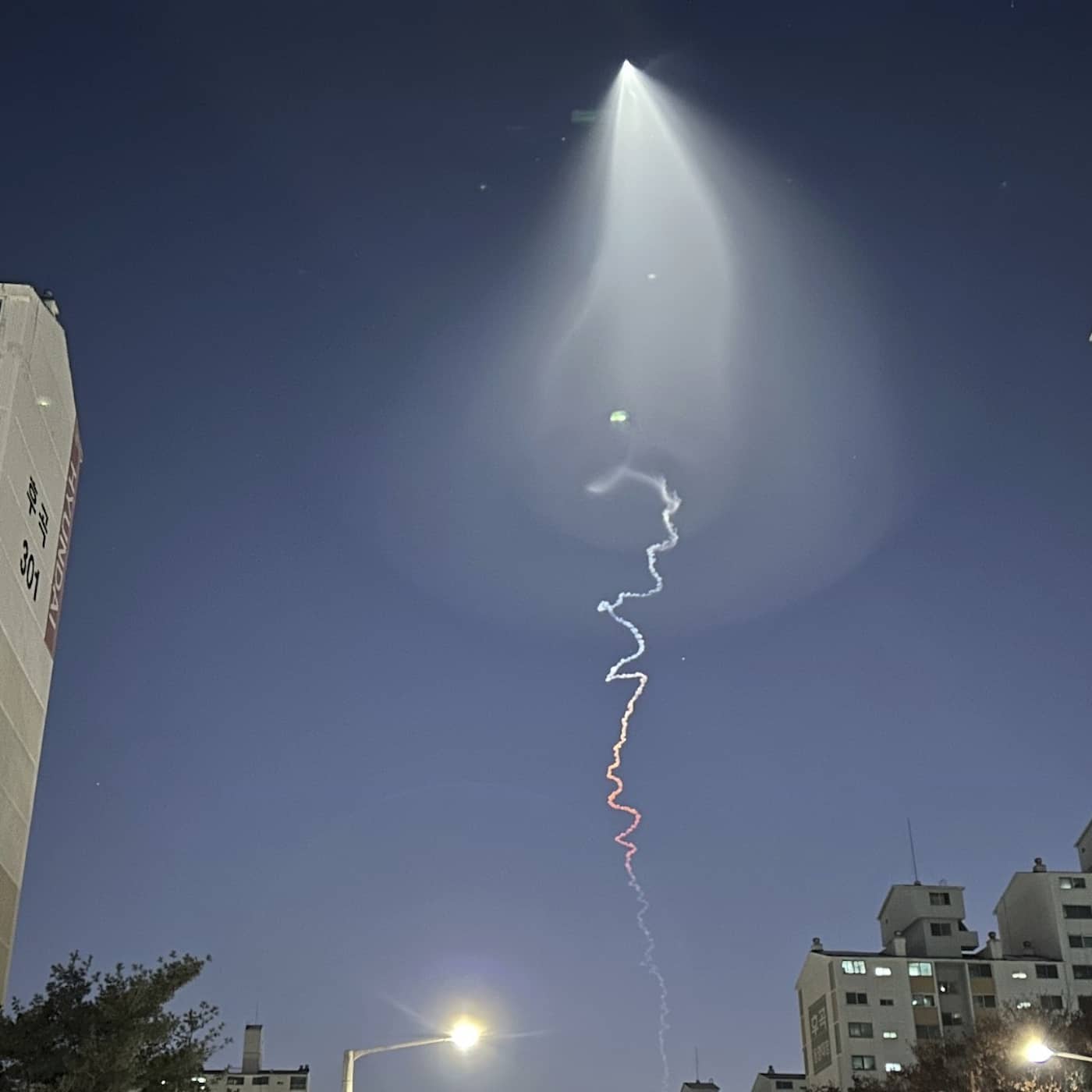 Handfull kommentarer blev "lovord" för nattvandring, schism efter kommungranskning, och UFO-journalistiken svävar in i finrummen episode artwork
