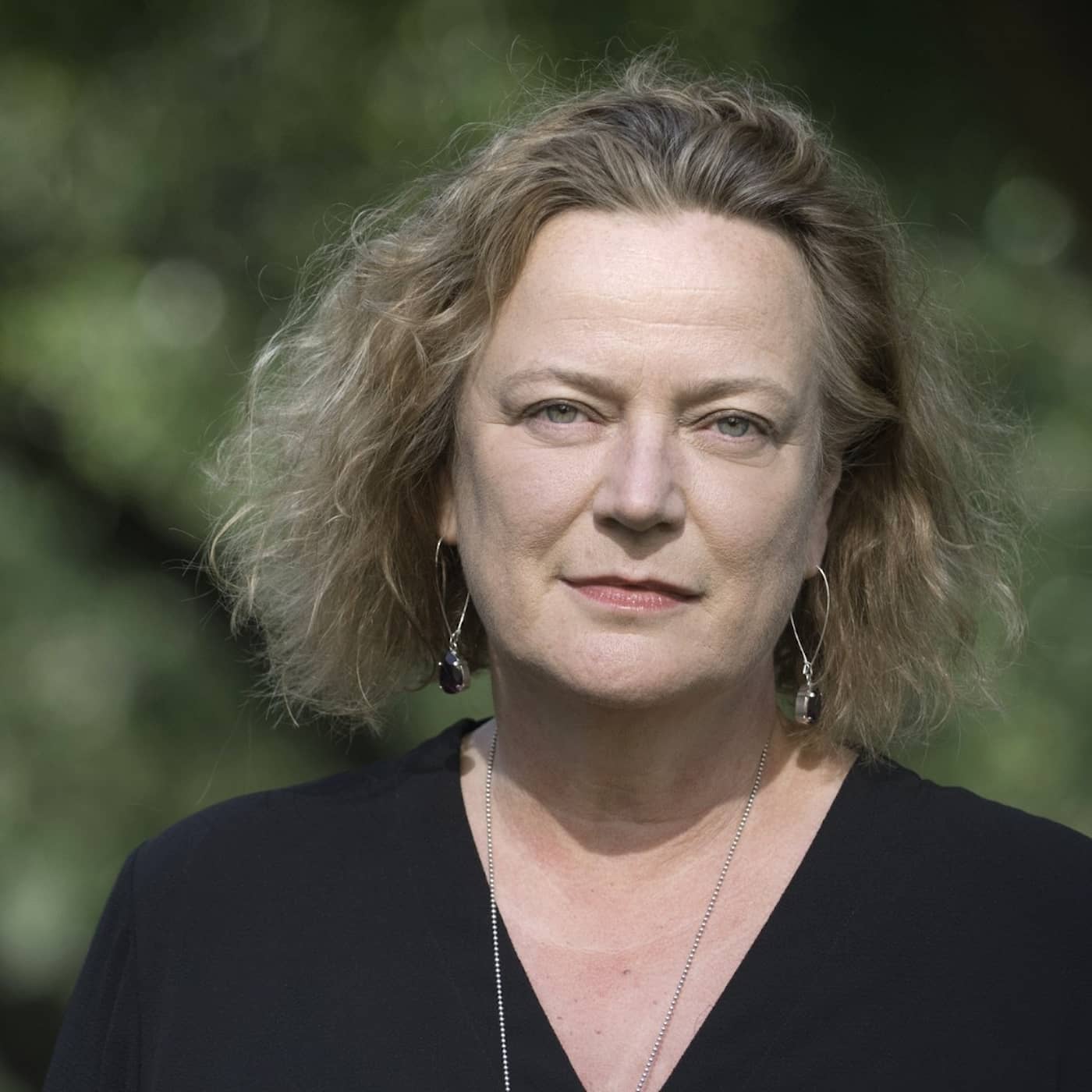 Lena K Samuelsson försvarar kritiserad Guillou-kolumn, alt-tech världen utmanar Google och Meta, Magnus Bard – den siste tidningstecknaren? episode artwork