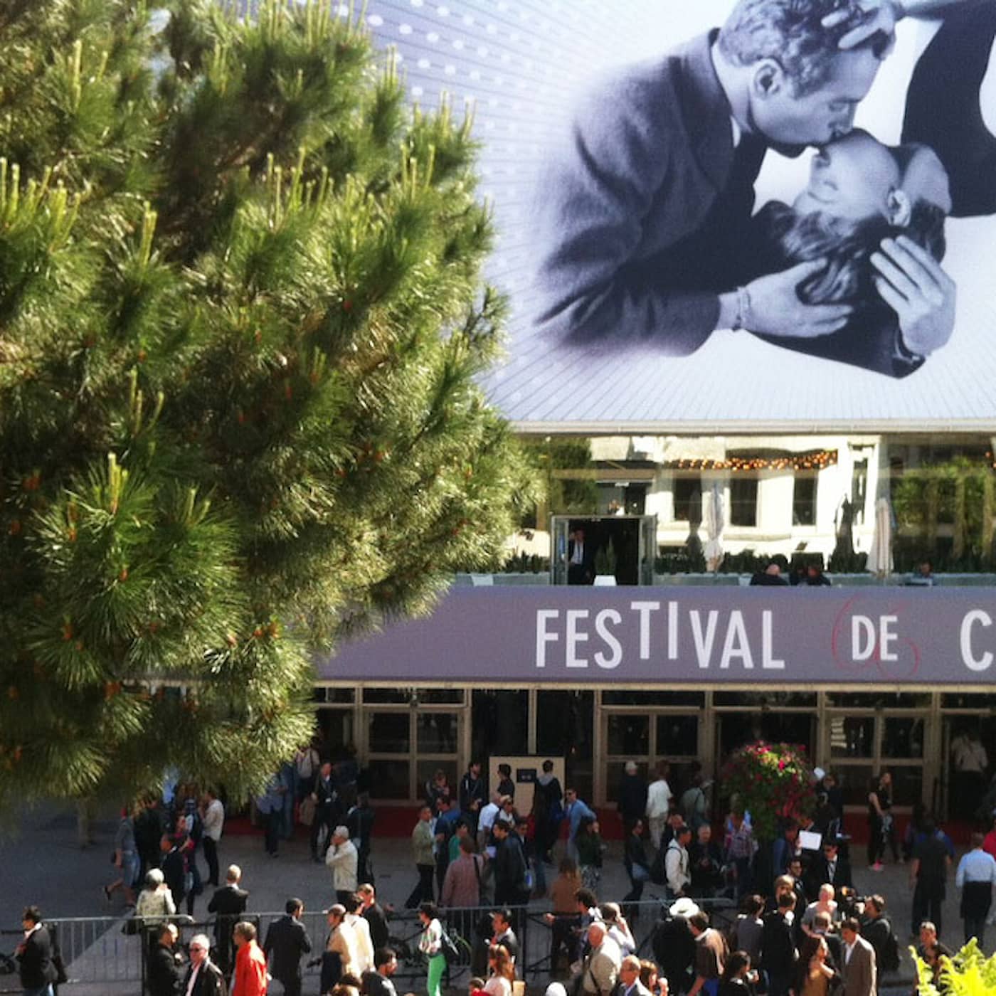 Festivalpodd från Cannes 21 maj: Svimningar, iransk kortfilm, nunnor och IVF-behandlingar episode artwork