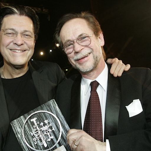 Om James Hollingworth