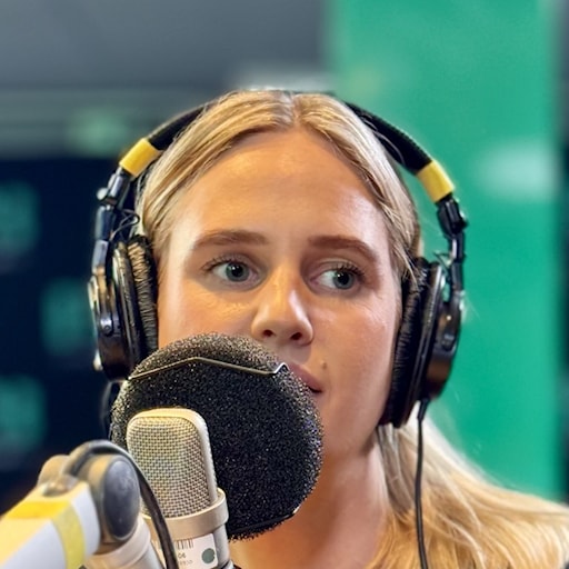 Tiktok-stjärnan Emma Melin om varför ALLT är pinsamt episode artwork