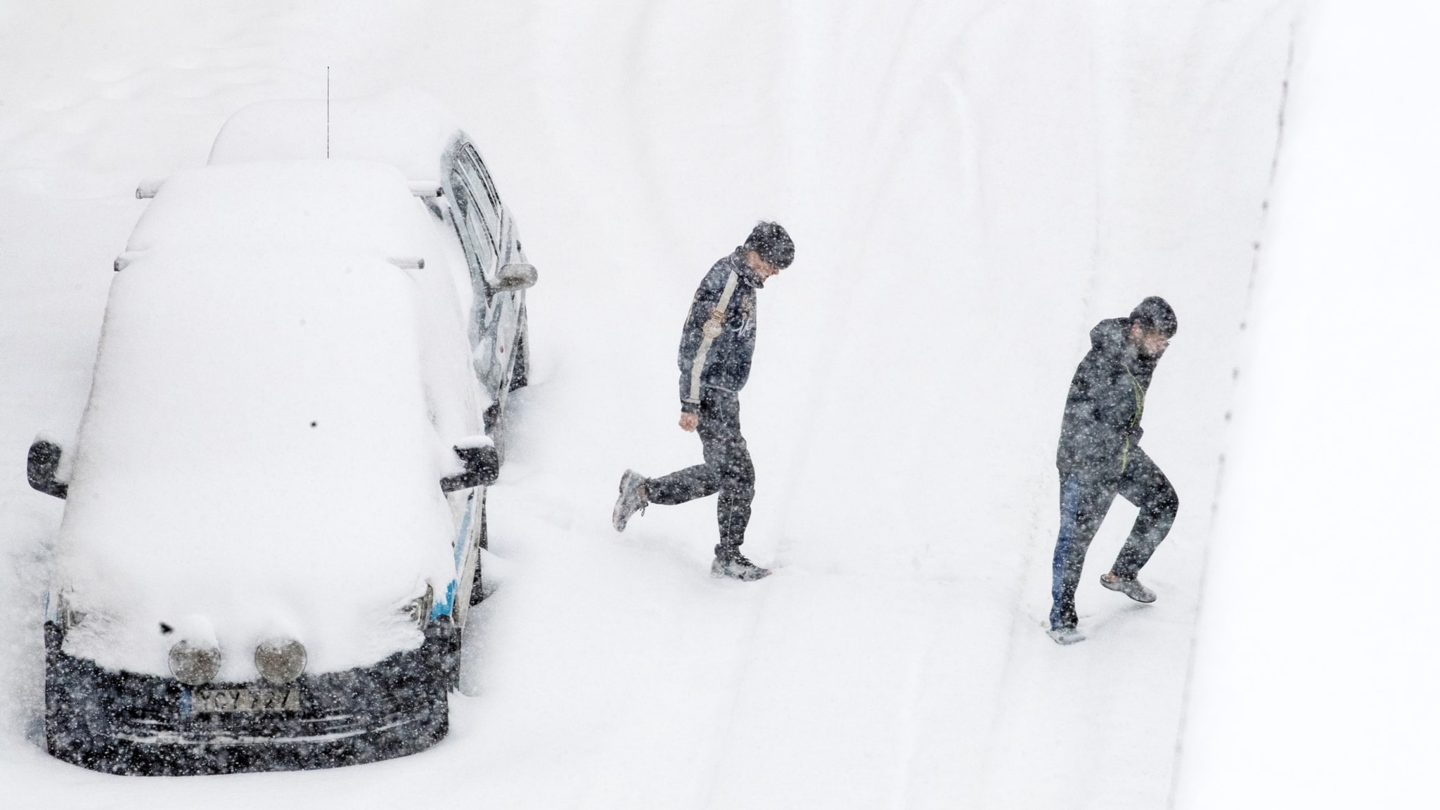 Mycket snö ställer till problem i trafiken - Radio Sweden på lätt ...