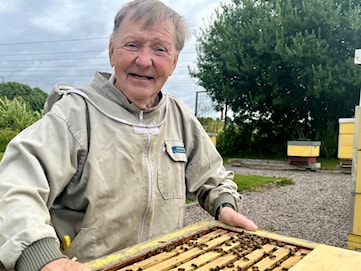Rolf älskar bin och honung – har haft intresset i 67 år