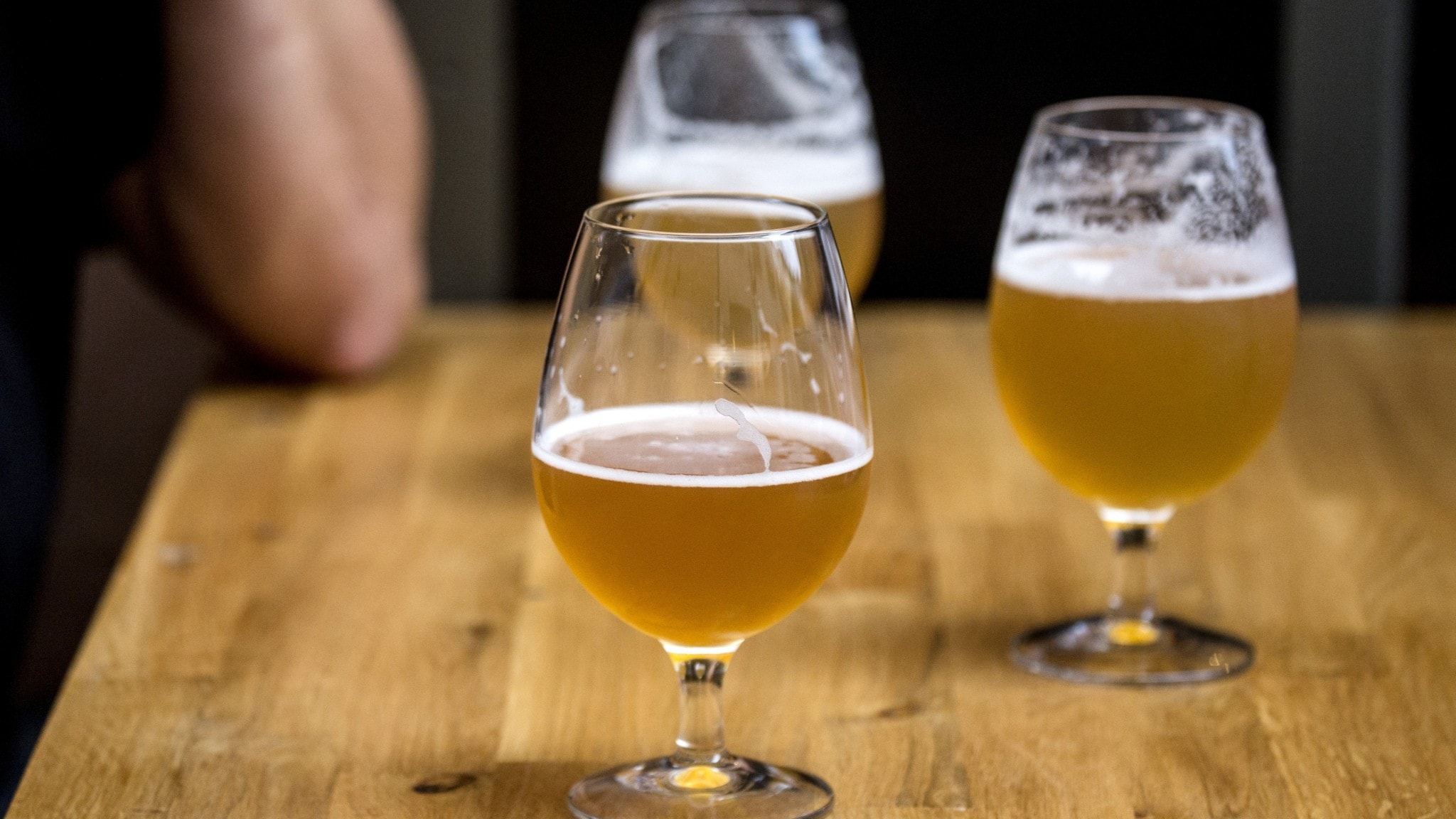 Stopp för alkohol på krogen efter klockan 22 - Radio Sweden på