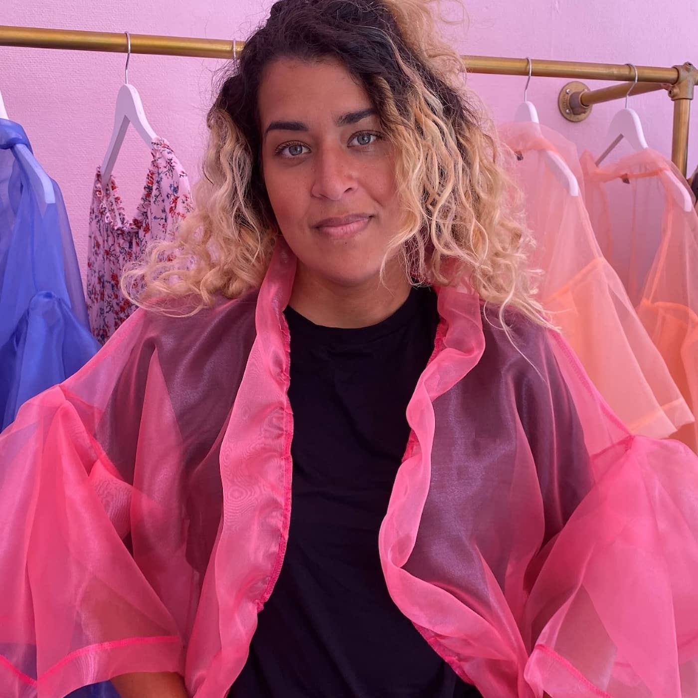 Tvingades ge upp musiken – nu längtar Linnea Samia Khalil tillbaka episode artwork
