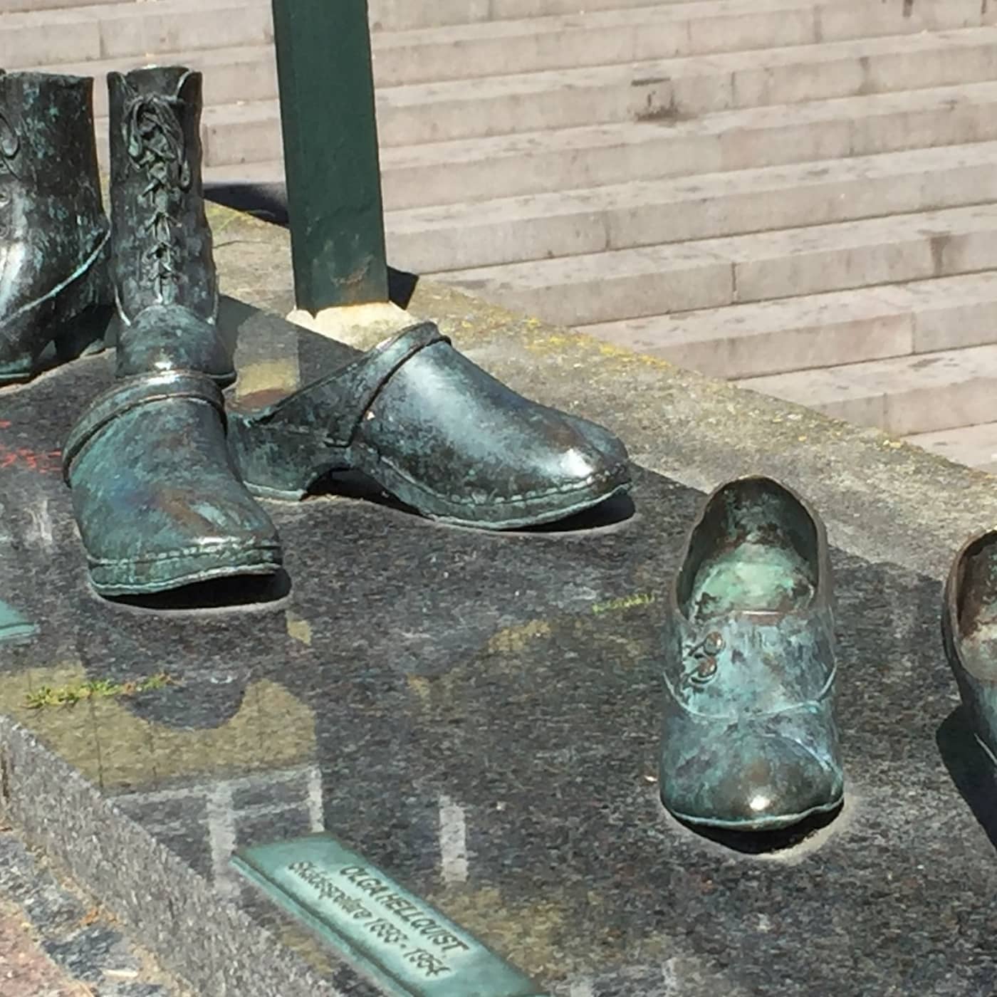 Skoskulptur orsakar debatt – nio år efter invigning episode artwork