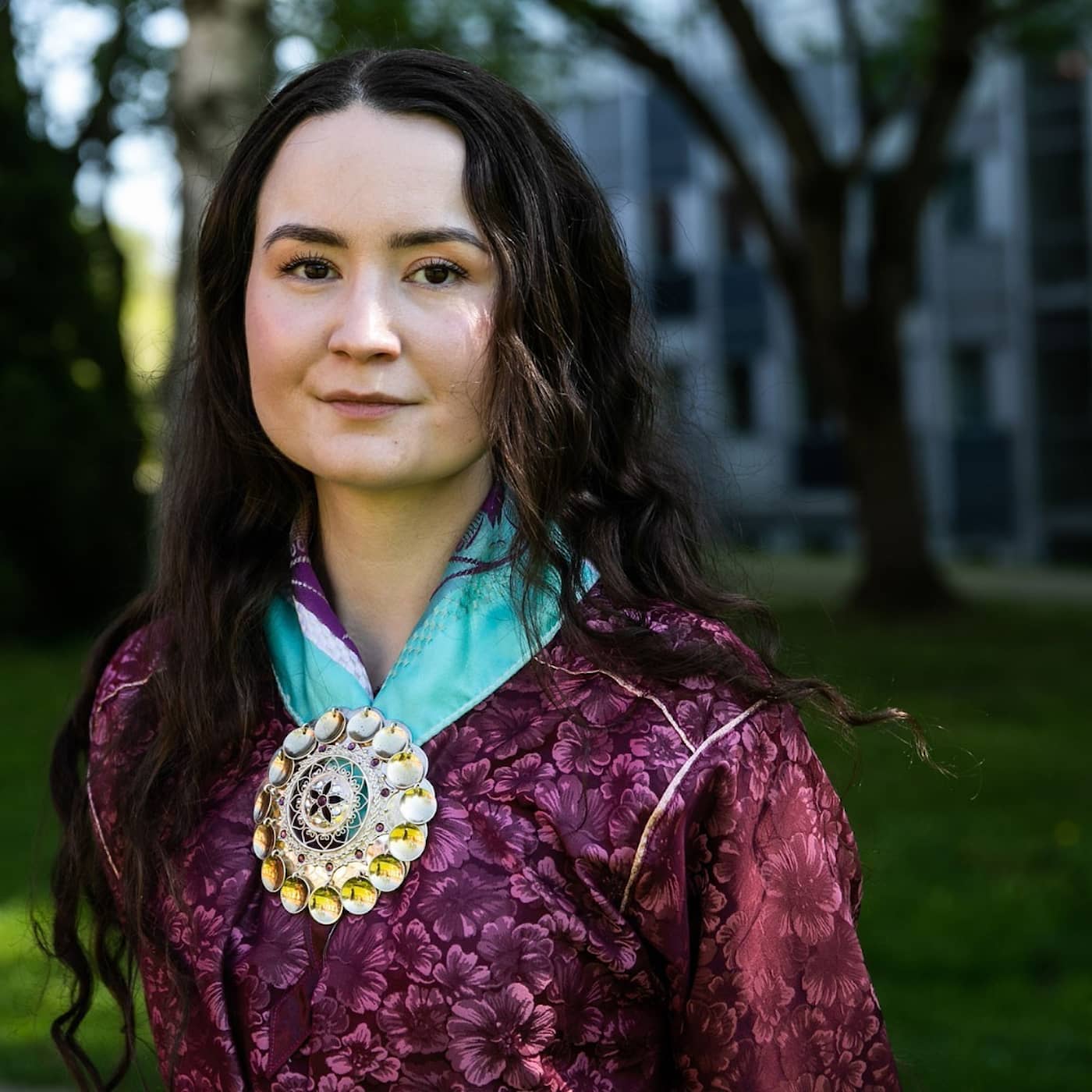 Sii oaffaruššet eallimiiddis Sámi ovddas: Sara Elvira Kuhmunen ja aktivismma mearkkašupmi - Avsnitt 2 episode artwork