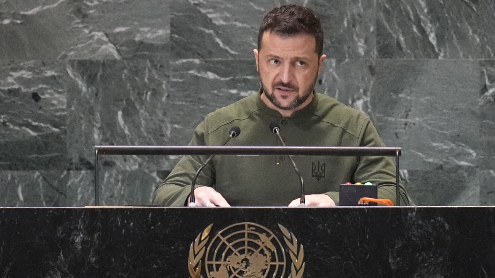 Zelenskyj håller tal inför FN – vädjar om långdistansrobotar | Studio ett