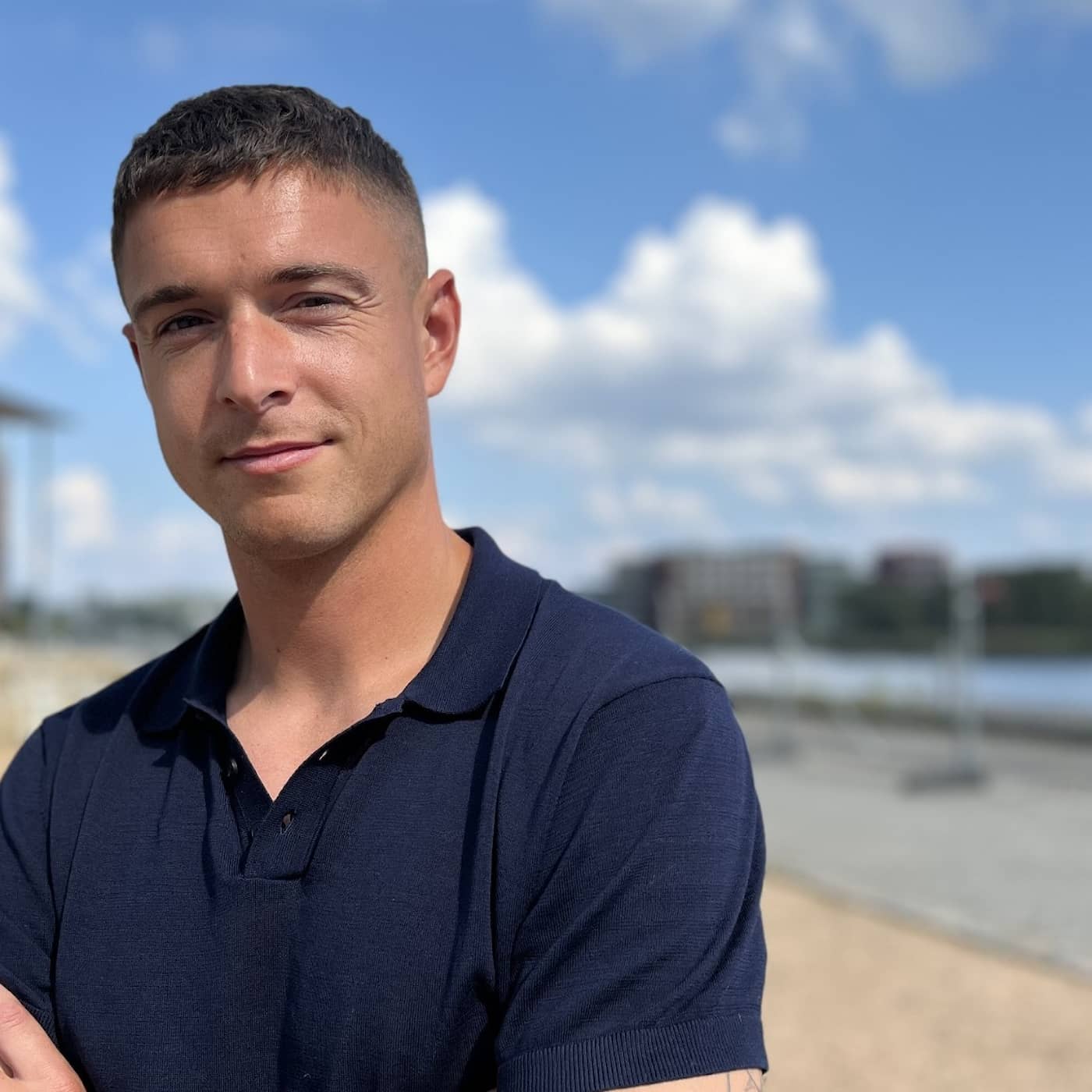 Kristoffer Peterson flydde från Israel: Vi tvingades fejka för barnen episode artwork
