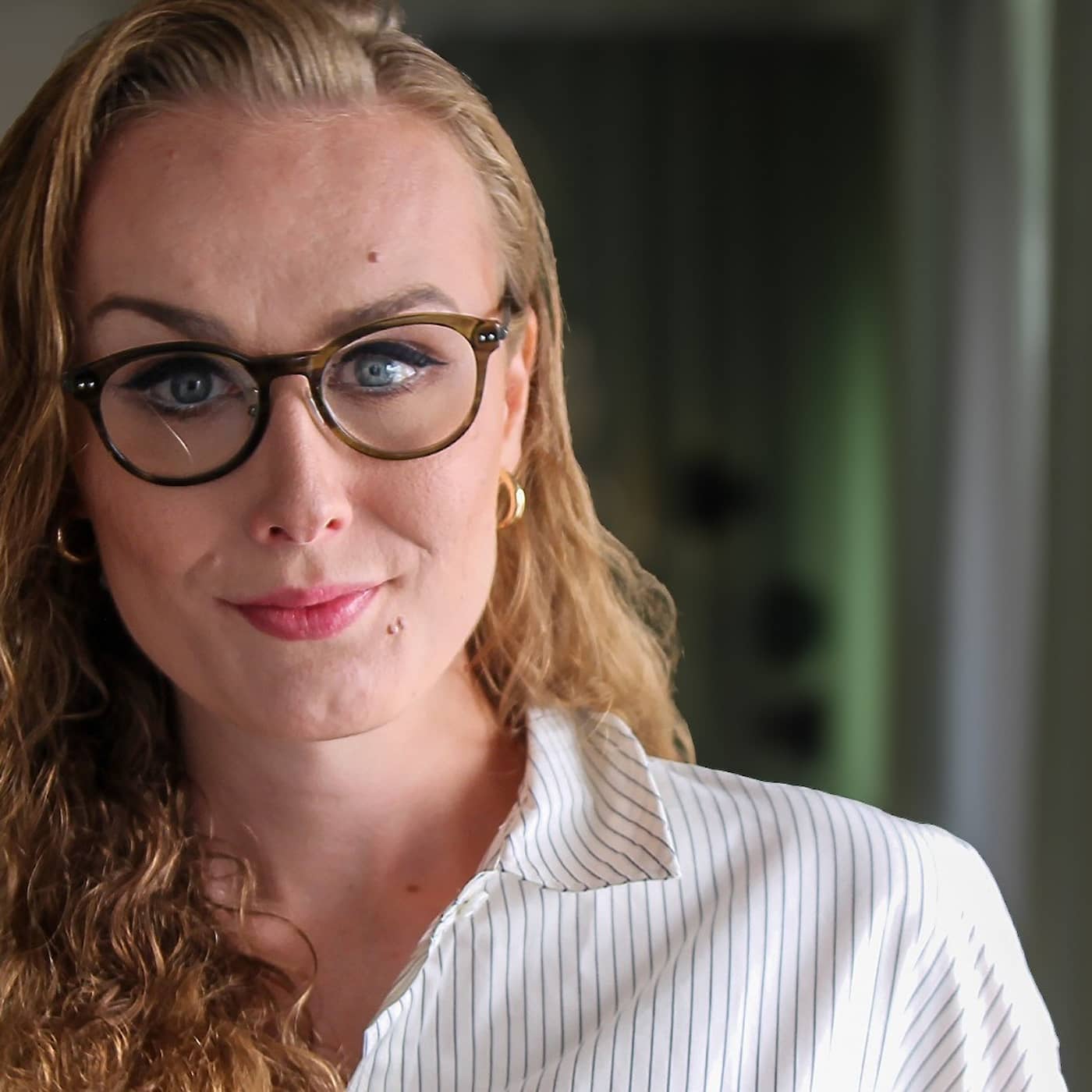 Programledaren Filippa Fernqvist, transperson i TV: ”Ingen är skonad från hot och hat på sociala medier” episode artwork