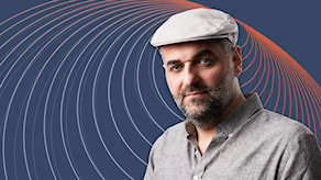 فراس جنبلاط، مقدم نظرة أقرب.