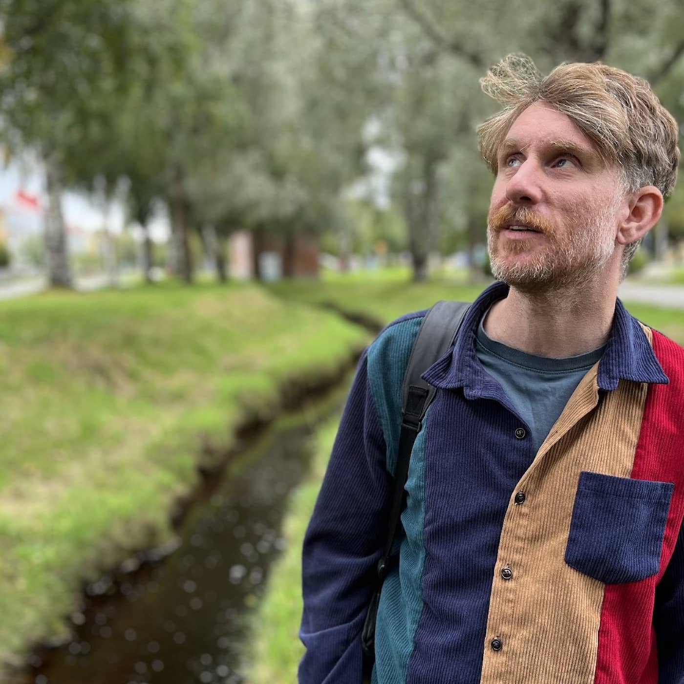 Poeten Viktor Johansson vill återförtrolla världen: ”Min livskris”