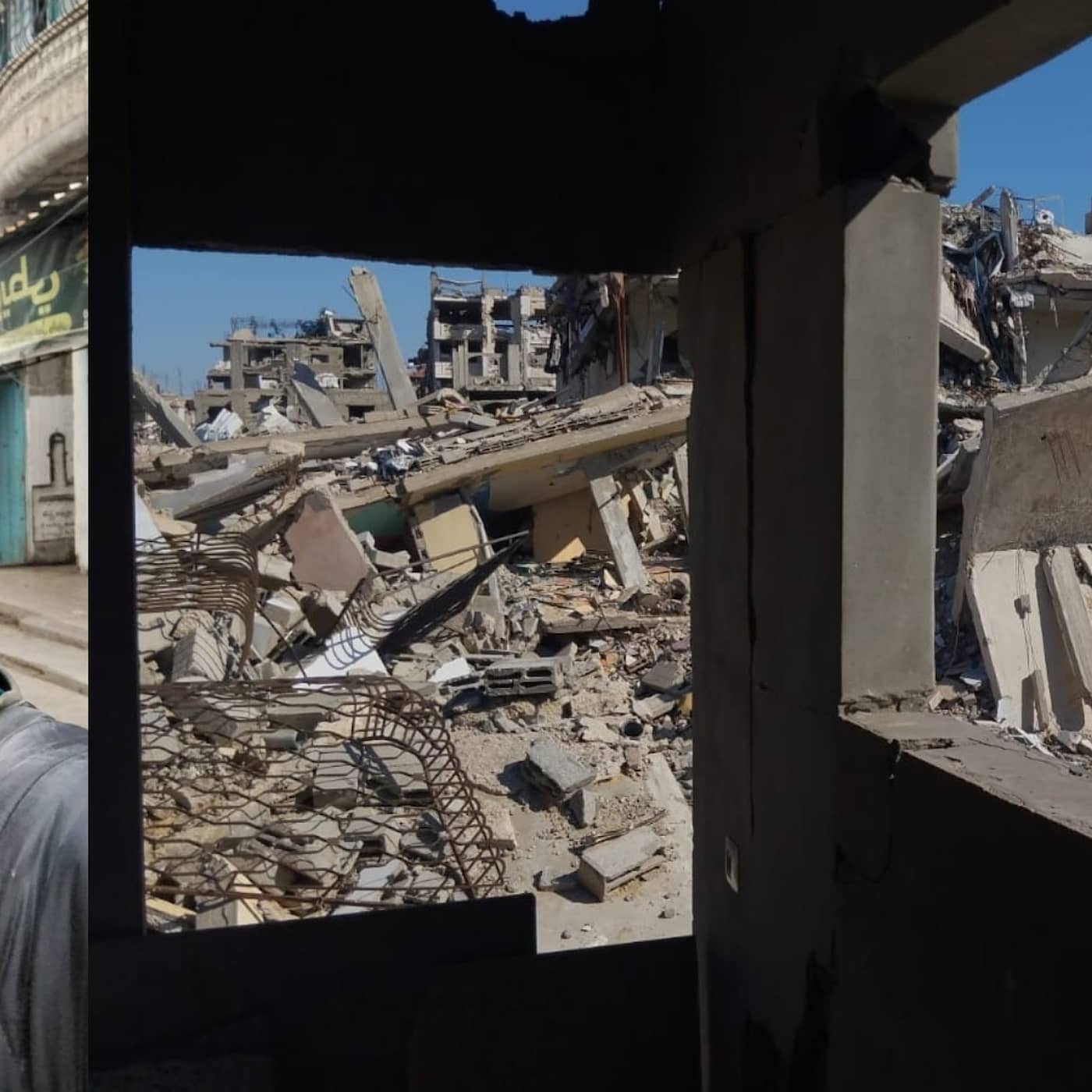 Gazaförfattare om svält och böcker som bränsle