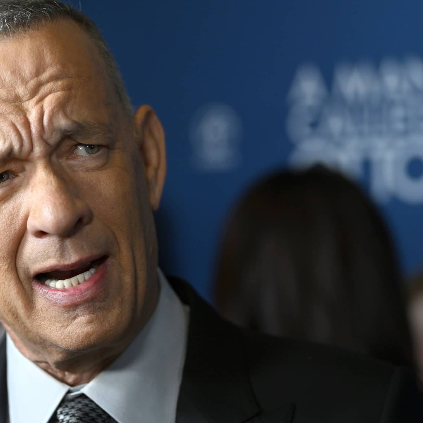 Tom Hanks: "Jag blev knockad av Lassgårds porträtt av Ove"