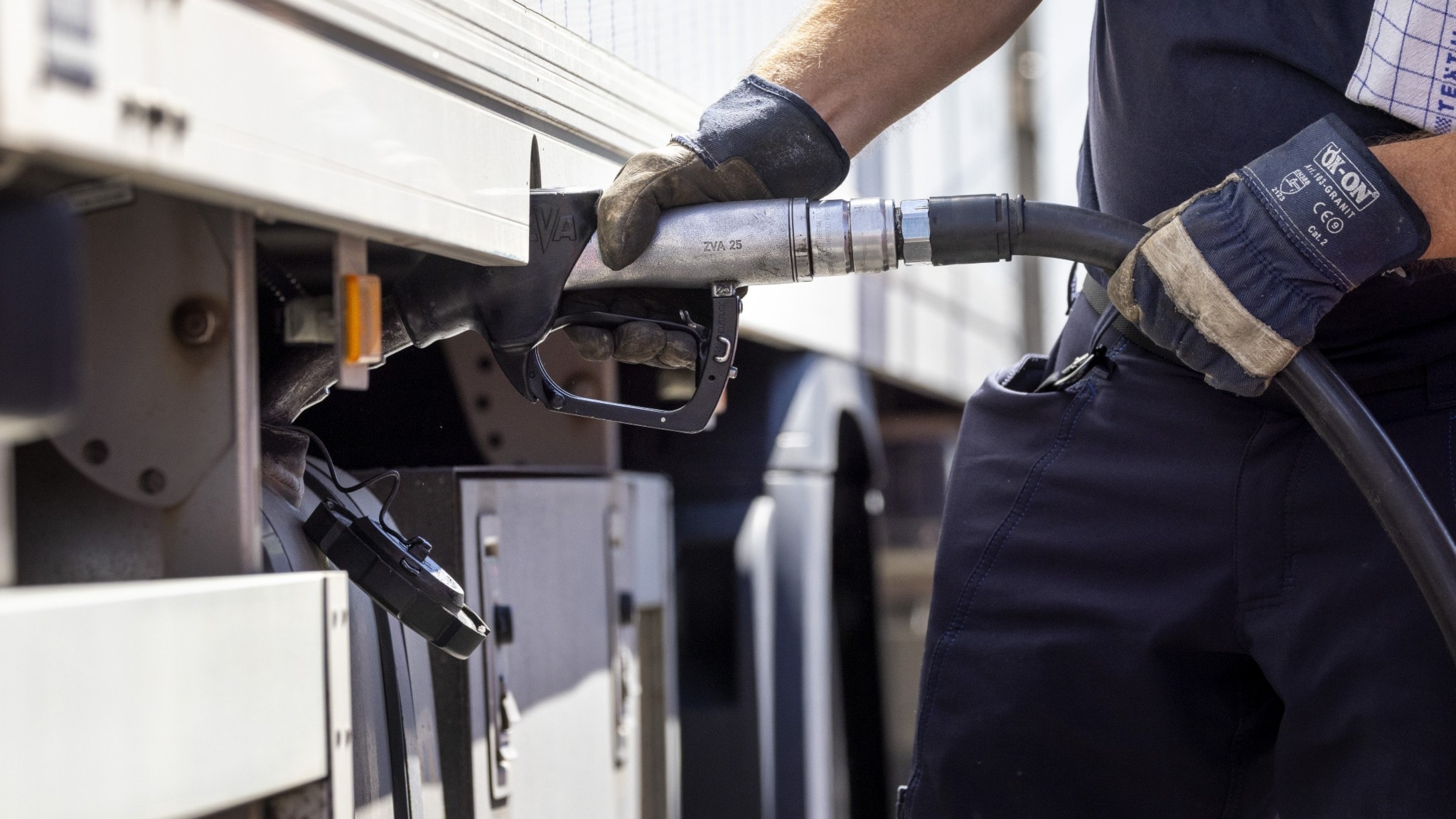 Dieselpriset har stigit 4,30 efter sänkt skatt | Sveriges Radio