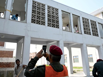 Minst 14 spädbarn dog i brand i Pakistan