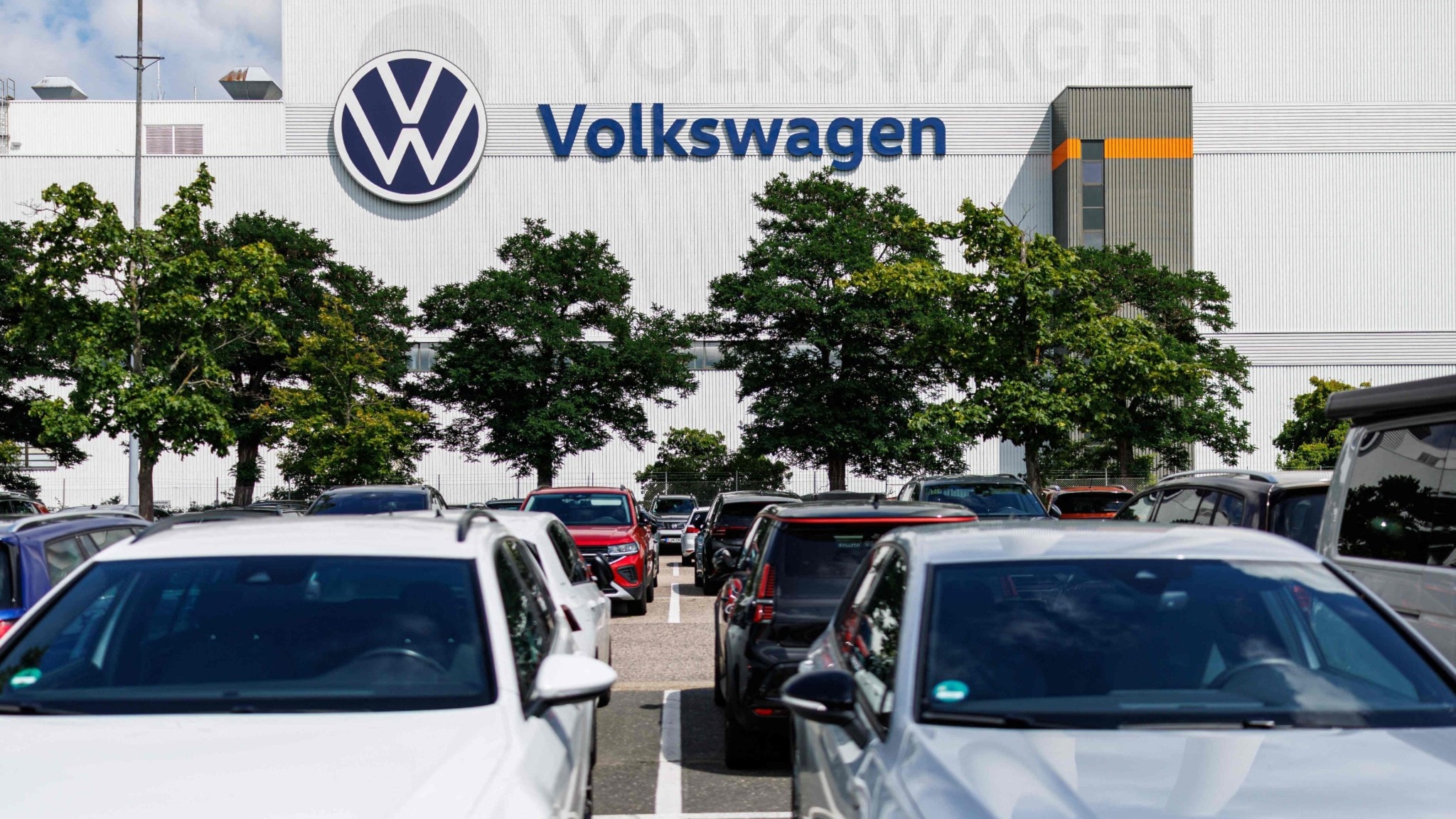 Volkswagen Profit Plummets: Global Crisis Threatens Thousands of Jobs