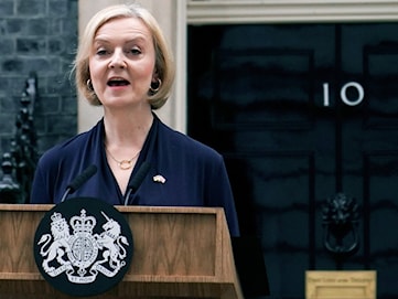 Liz Truss bok kallas ”rubbad” – totalsågas av kritiker
