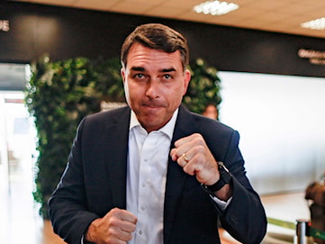 Bolsonaro i korruptionshärva – ville gör film om sin pappa