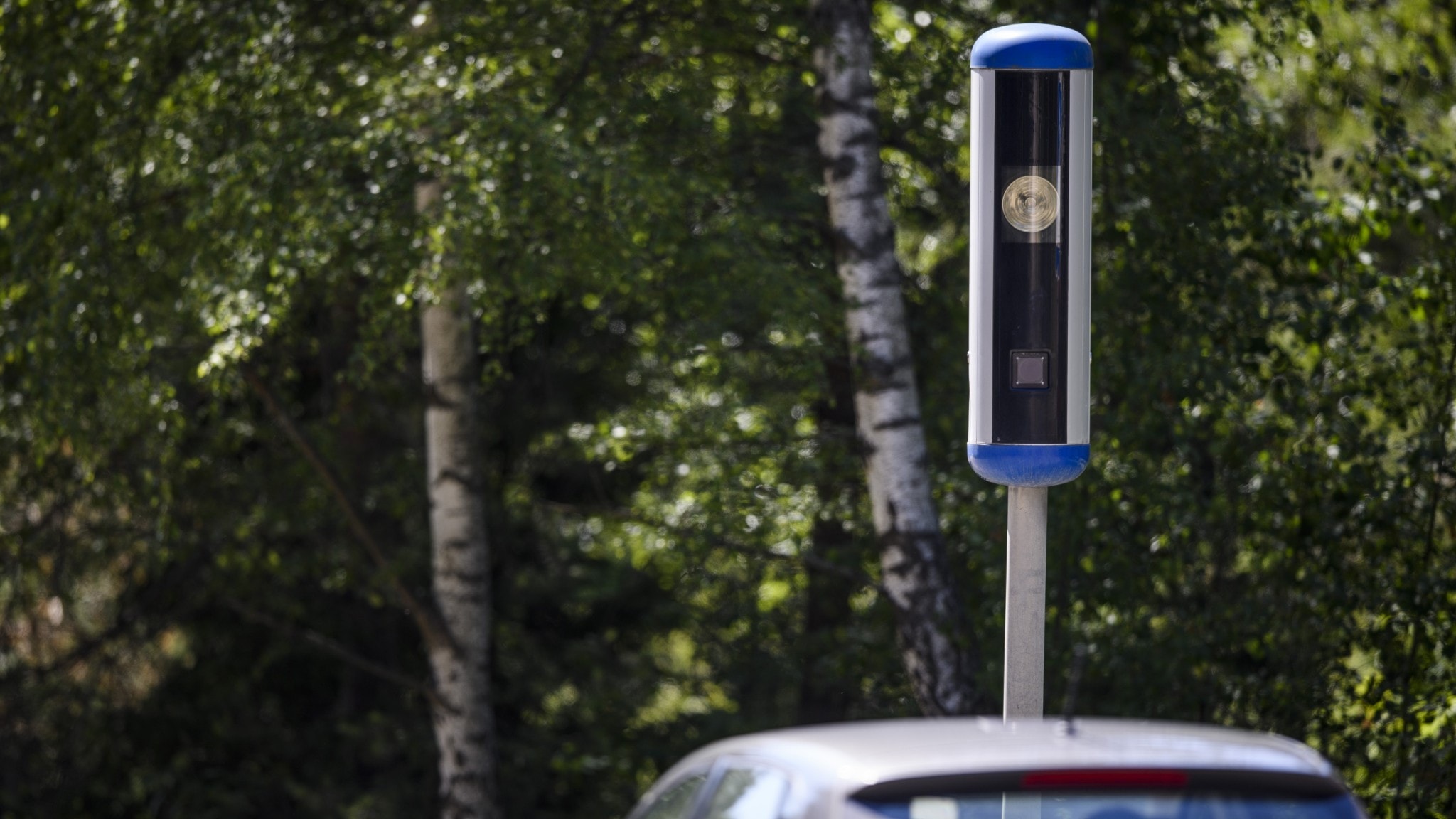 Körde 50 km/h för fort – utan körkort