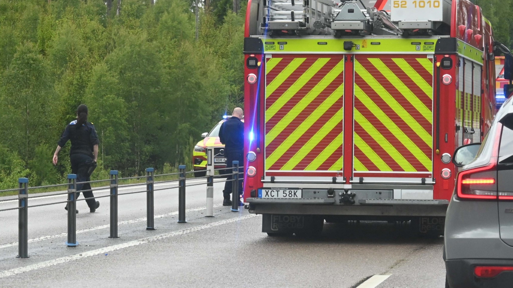 singelolycka-p-27-an-bil-k-rde-in-i-r-cket-sveriges-radio
