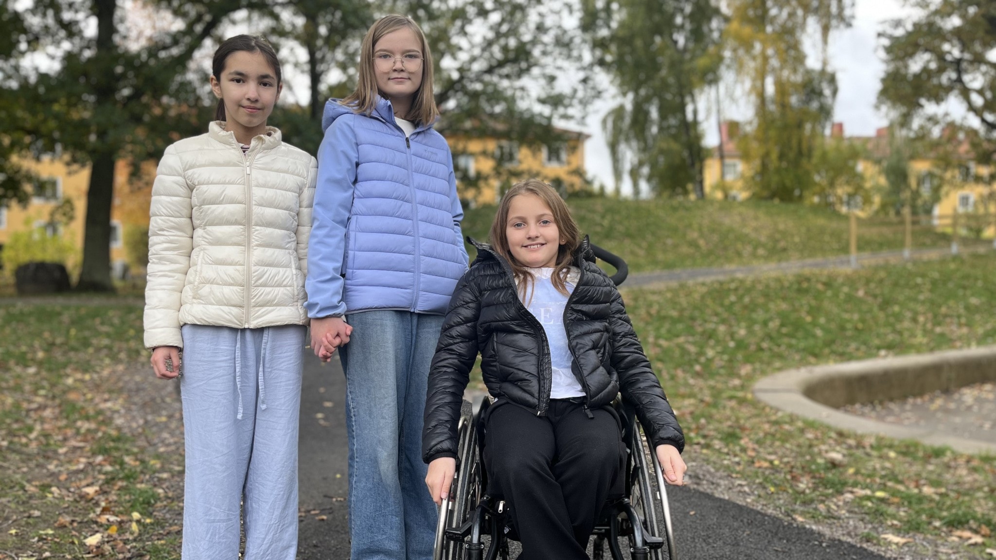 Emma Rig Elever i Mariestad ordnade väg för Lovas rullstol | Sveriges Radio